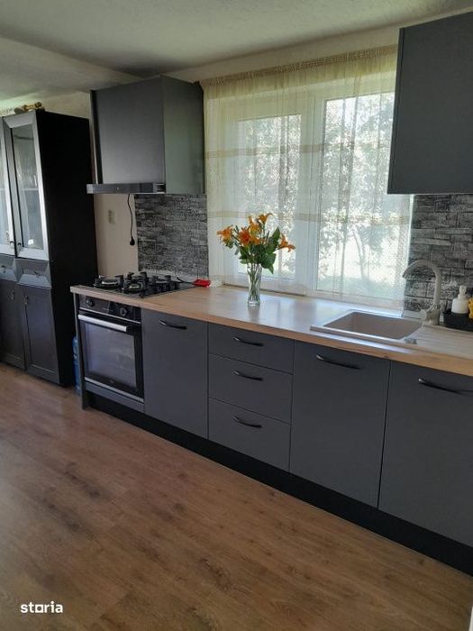 Casa renovata complet, 1800 mp teren, zona linistita in Cornita