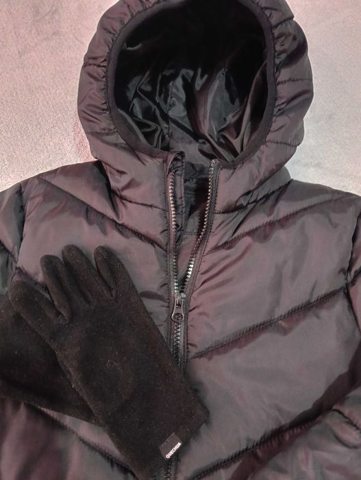 Детско яке в отлично сьстояни + подарьк рькавици Quechua