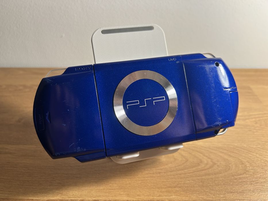 PSP 1000 Metallic Blue modată — pret accesibil, ecran perfect