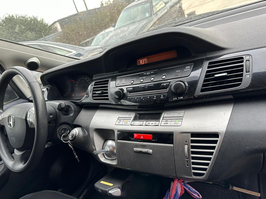 Honda Frv 2.2i-CDti САМО НА ЧАСТИ