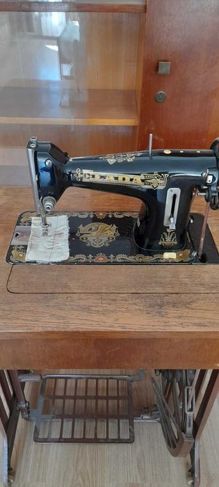 Работеща шевна машина "Lada"