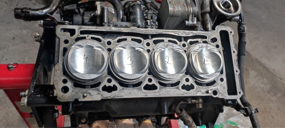 Vand audi A4 b8 2009 1.8Tfsi (motor reconditionat )