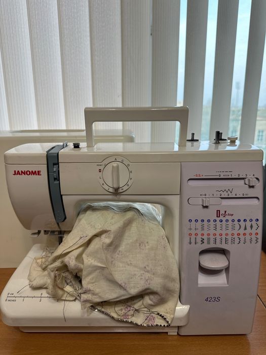 Швейная машинка Janome 423s