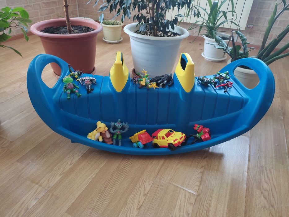 Качели детские+ игрушки