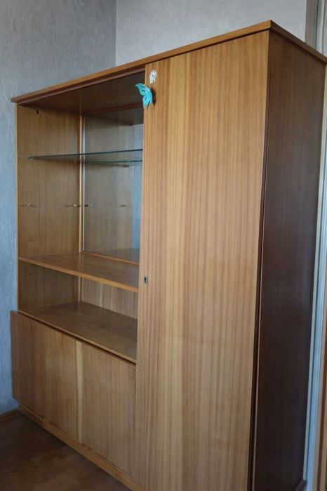 Продам Сервант б/у