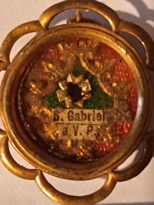 Vând sau schimb obiecte vechi.Preț în funcție de obiectul ales.