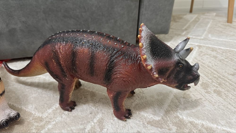 Динозавры игрушки