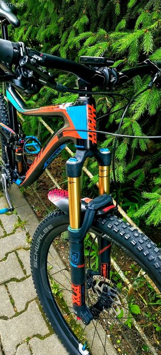Bicicleta carbon full suspension Giant