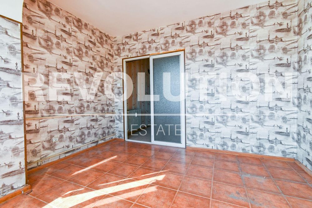 Тристаен апартамент в ж.к. Сухата река