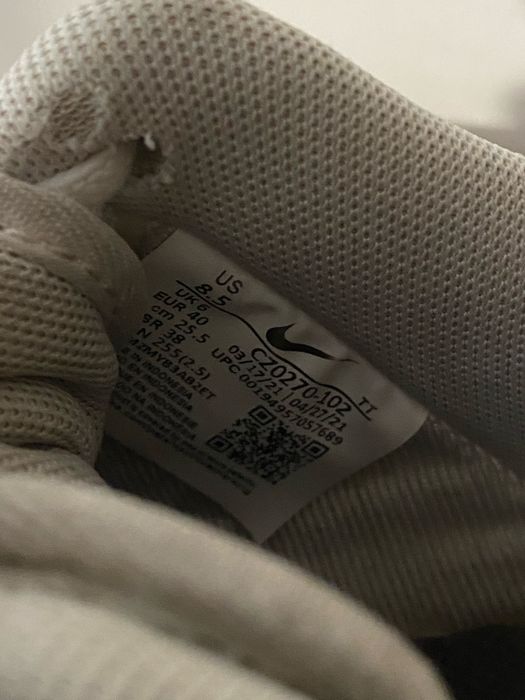 Nike Air Force 1 alb/negru cu detalii aurii – mărimea 40 – stare foarte bună