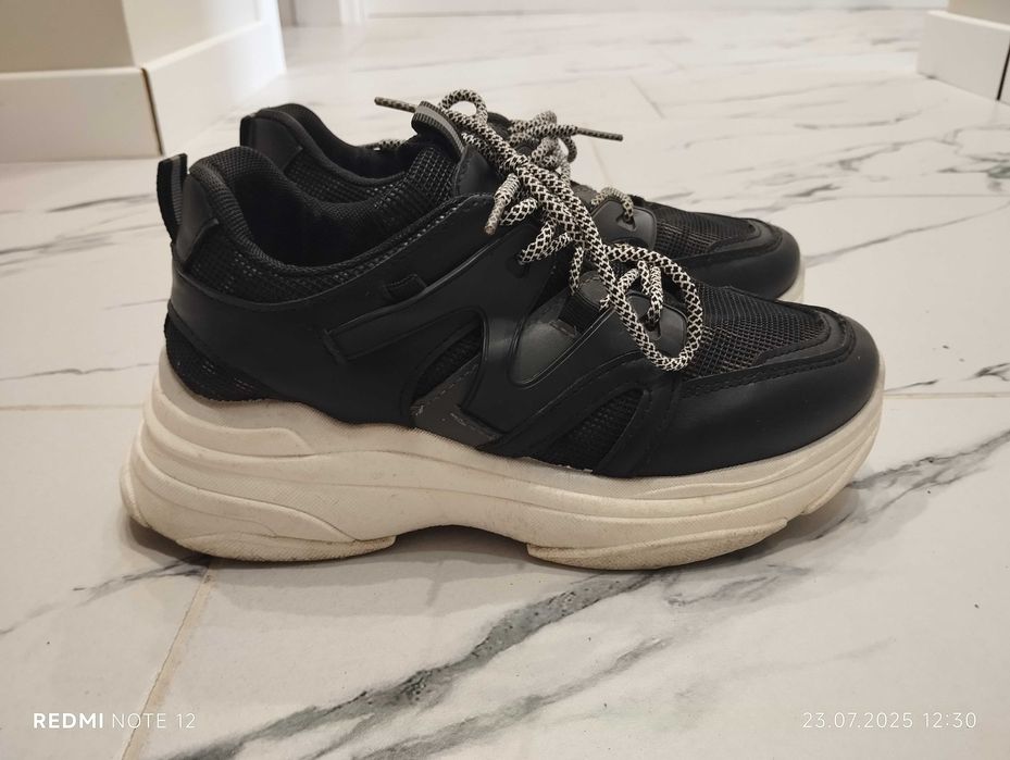 Дамски черни кецове