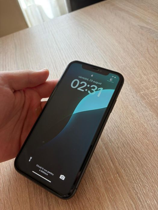Vand Iphone 11, pret negociabil