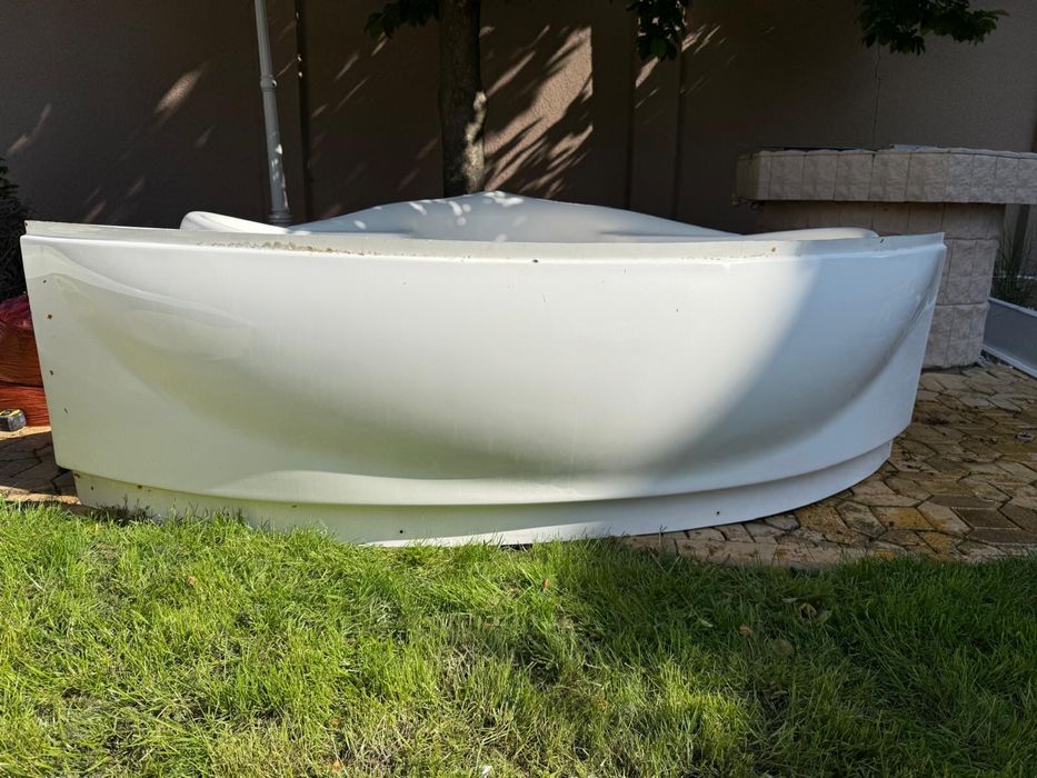 Cada hidromasaj cu accesorii incluse