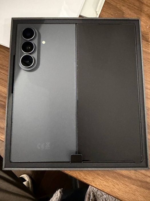 Нов с гаранция ! Samsung Galaxy Z Fold8 Ultra