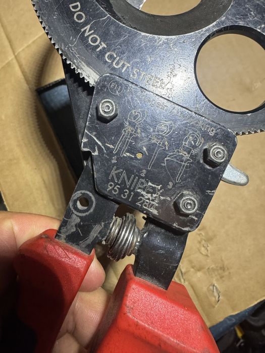 Knipex mare 95 31 280 siguranta blocare lipsa