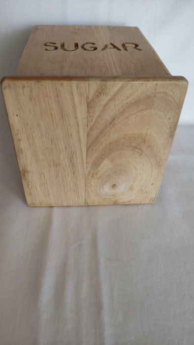 Кутия за захар или друго от масивно дърво
