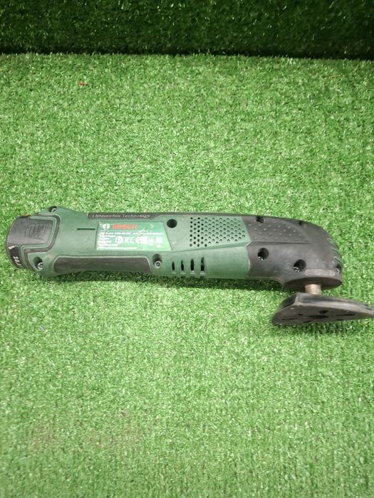Мултитул на Bosch PMF 10.8 LI и 2 ампера батерия