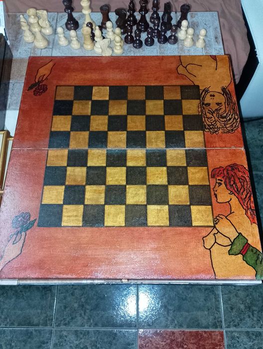Шах-табла48/48 с дървени фигури и  пулове