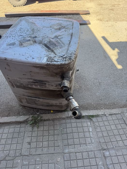 Продавам помпа хидравлика ман тгх и резервоари