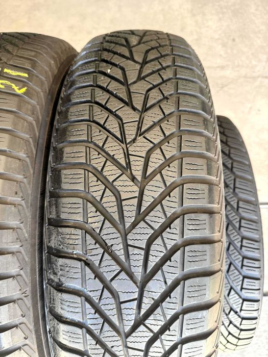 215/80 R16 • Iarna • Yokohama BluEarth Winter V905 103T | 2 buc | Pret/buc