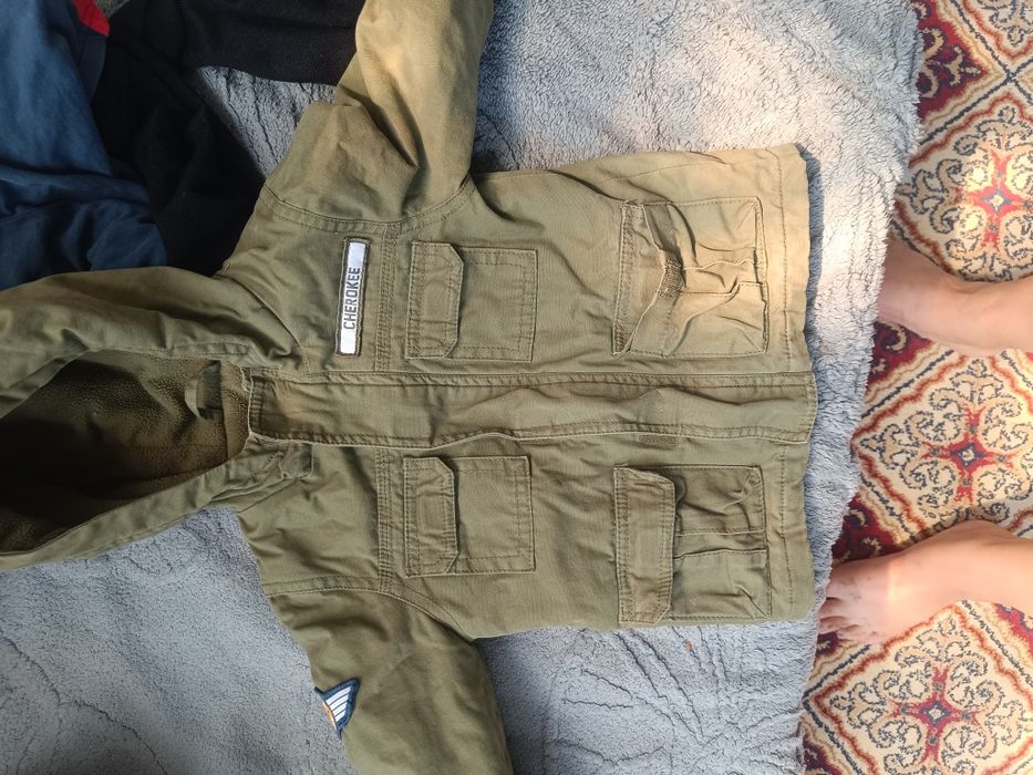 Продам жилетки и куртку