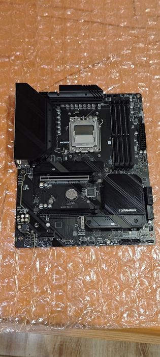 дънна платка msi b650 tomahawk