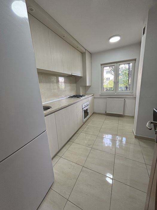 Dau in chirie ap 3 camere in zona Intre Lacuri