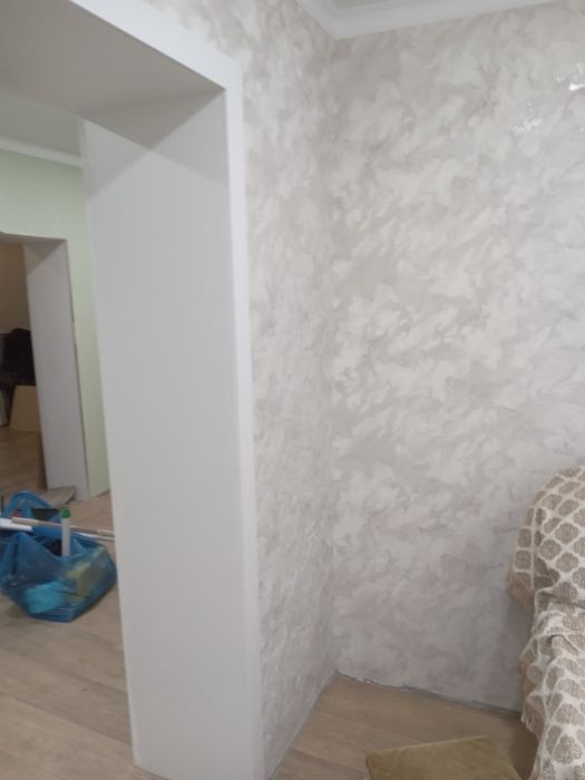 Клею обои качественно