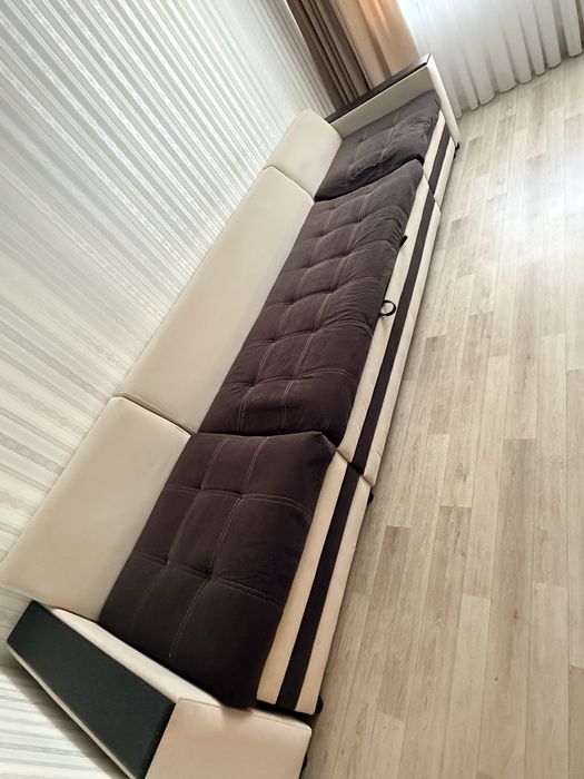 Продам диван б/у. 4 м.