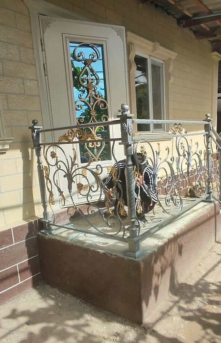 Качели, тапчаны и перила