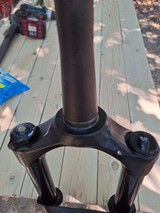 Vând furcă Rockshox Recon Silver RL 140cm cu tot cu thru axle