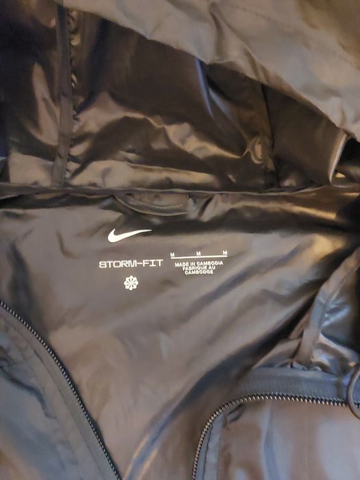 Geaca alergare nike noua mărimea m