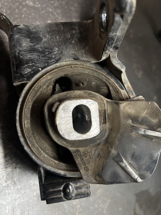 Подушка двигателя mazda 6 gj