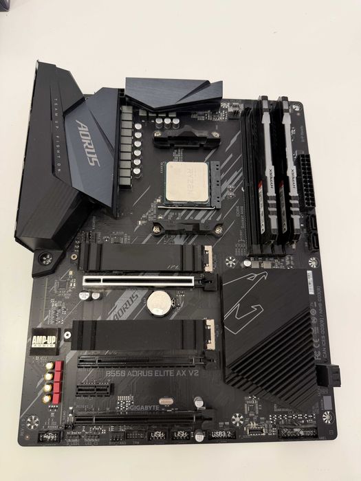 Kit Gaming AM4: Ryzen 5 5600 + Gigabyte B550 Aorus Elite AX V2 Wi-Fi + 16GB HyperX RGB