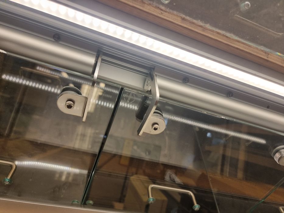 Raft vitrina patiserie cofetarie racit