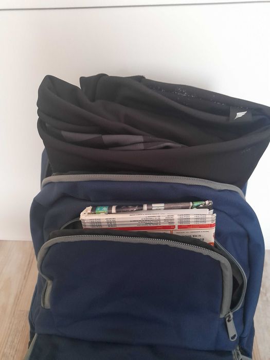 Чантичка за кръст и раница с джоб за маратонки