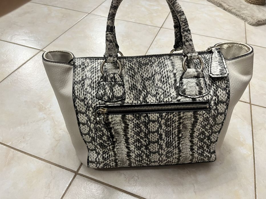 Чанта Guess