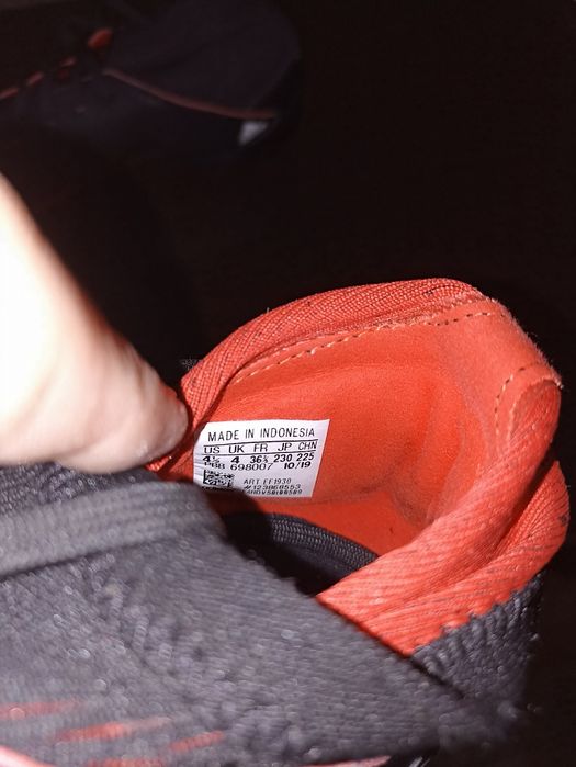 Продам бутсы оригинал Adidas