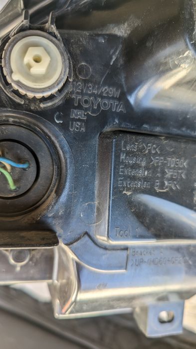 Фары Камри 70 SE оригинал