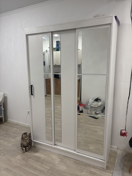 Продам Шкаф-купе белый