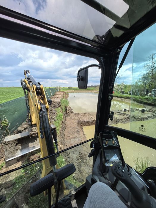 Miniexcavator de inchiriat