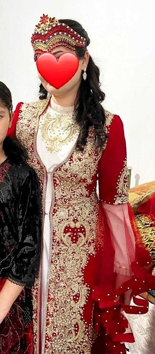 Ansambl kelin ko`ylak sotiladi juda chiroyli...