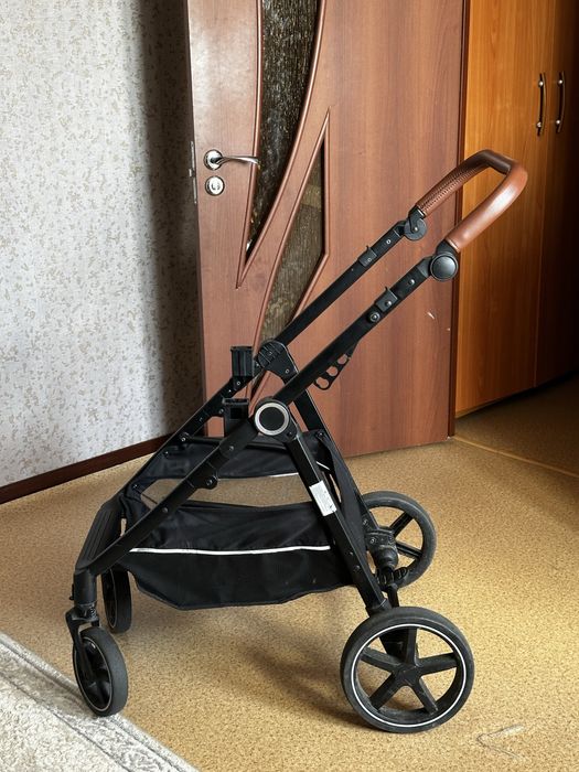 Продам коляску (Tomix) всесезонная