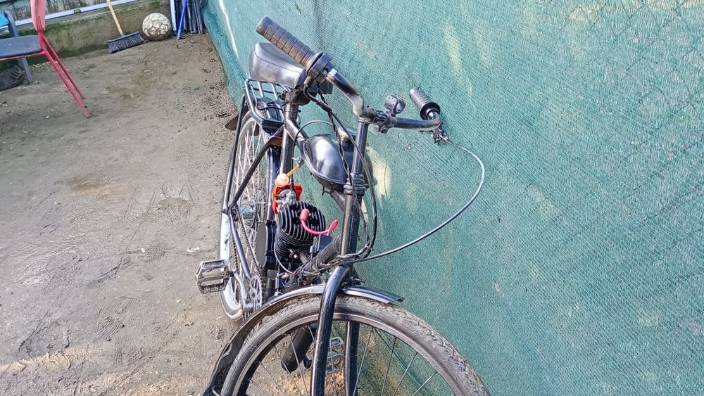 Vând bicicletă cu motor 100cc