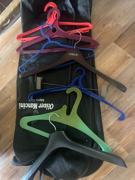 Вешалки деревянные и пластик