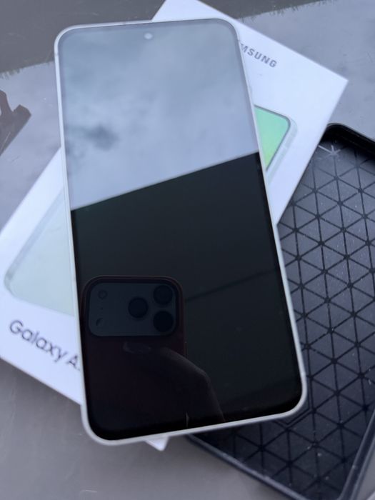 Samsung Galaxy A56 5G, 12GB RAM, 256GB, stare impecabilă
