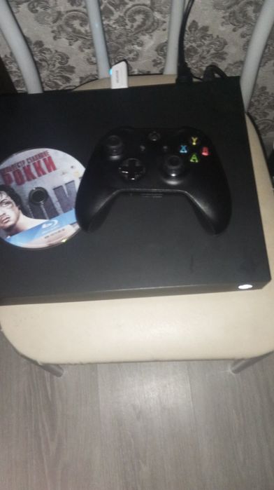Продам икс бокс Xbox one x