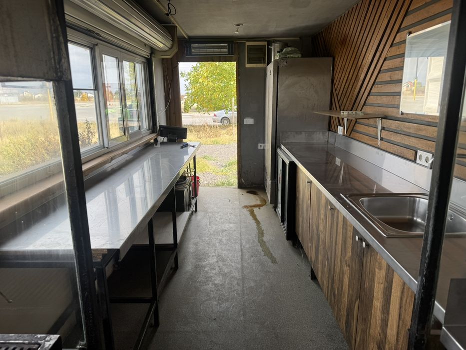 Продавам търговски контейнер, напълно оборудван за продажба на скара и