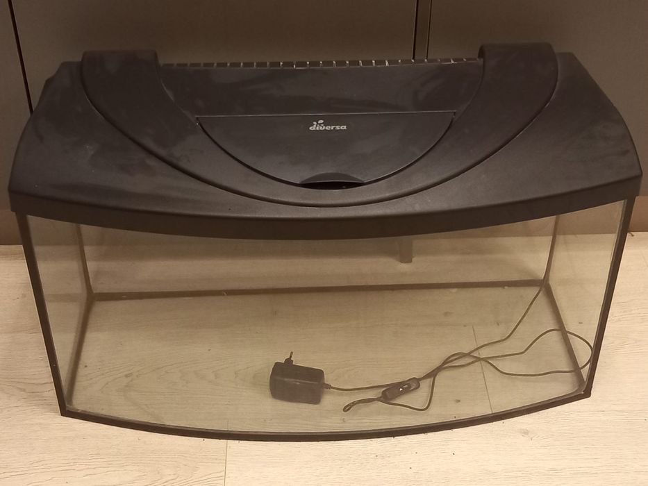 Vând acvariu diversa