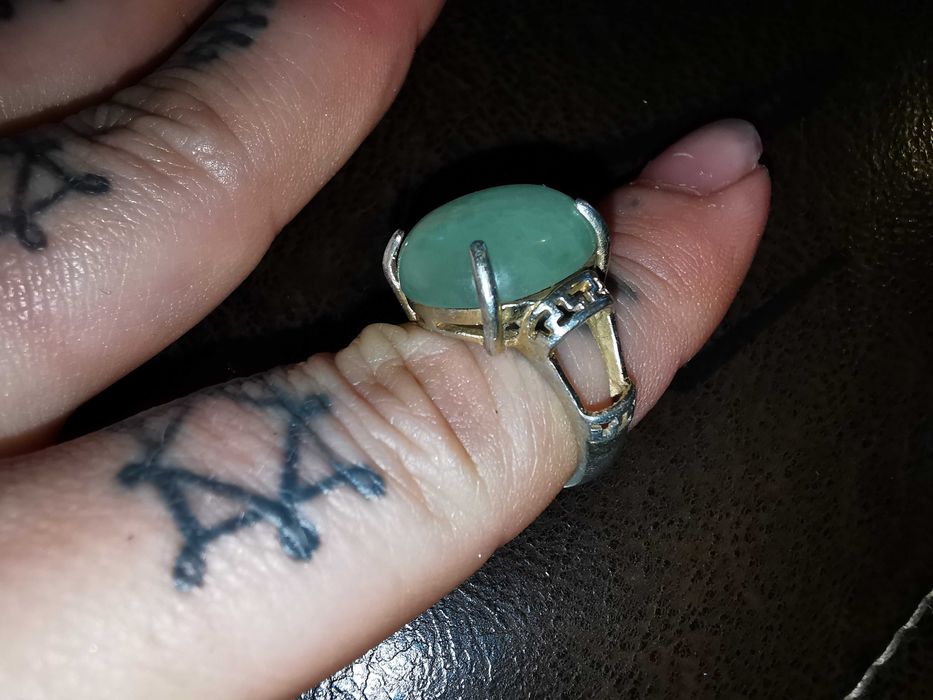 Inel aur alb și piatra de jad
